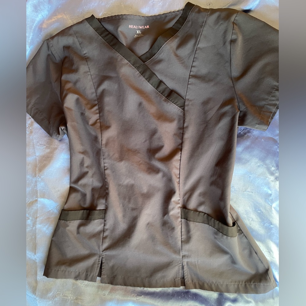 Size xl women’s scrub top. Dark grey. Cinch back.